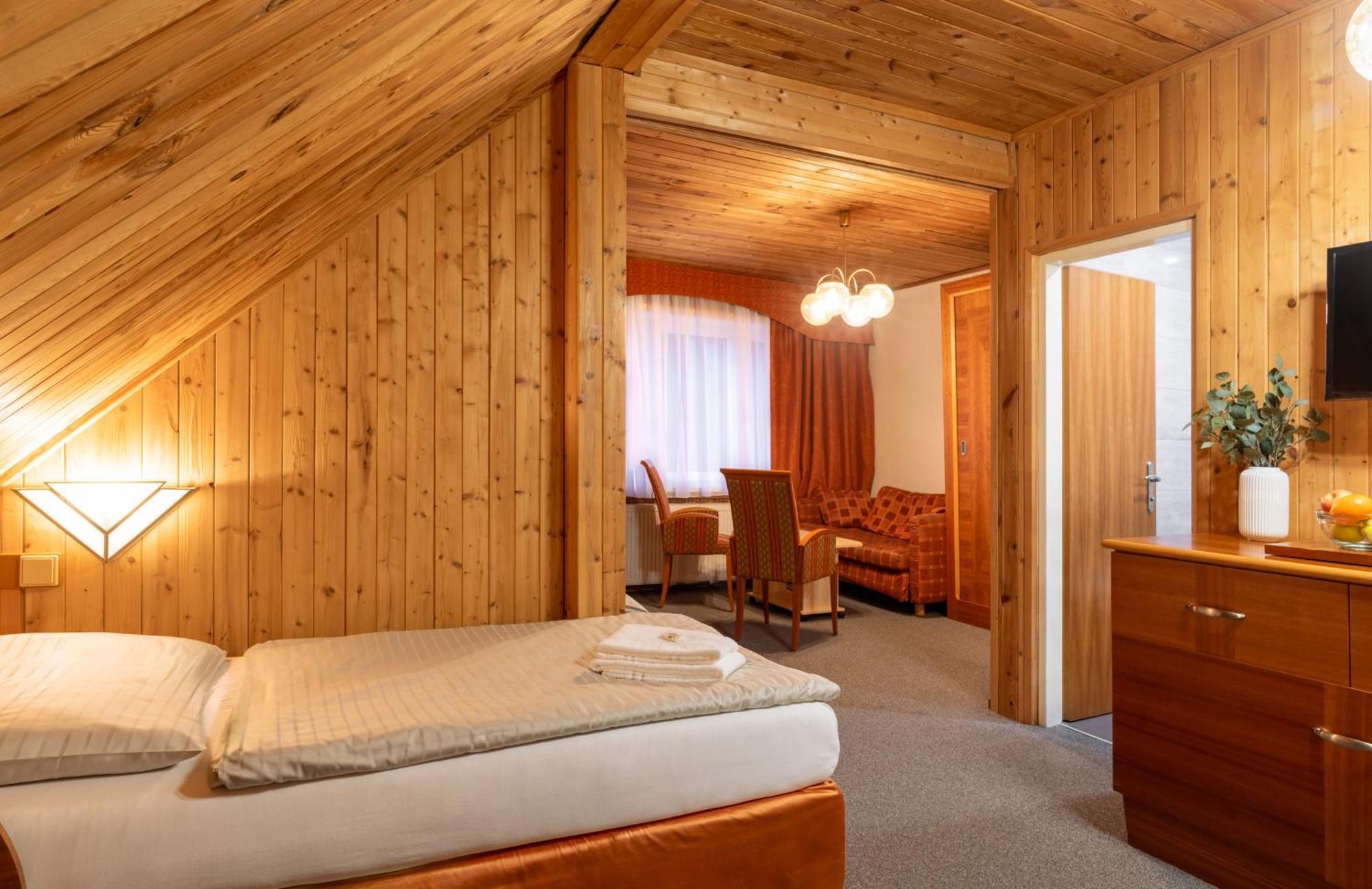 Hotel Schwarz Нове-Хамри Экстерьер фото