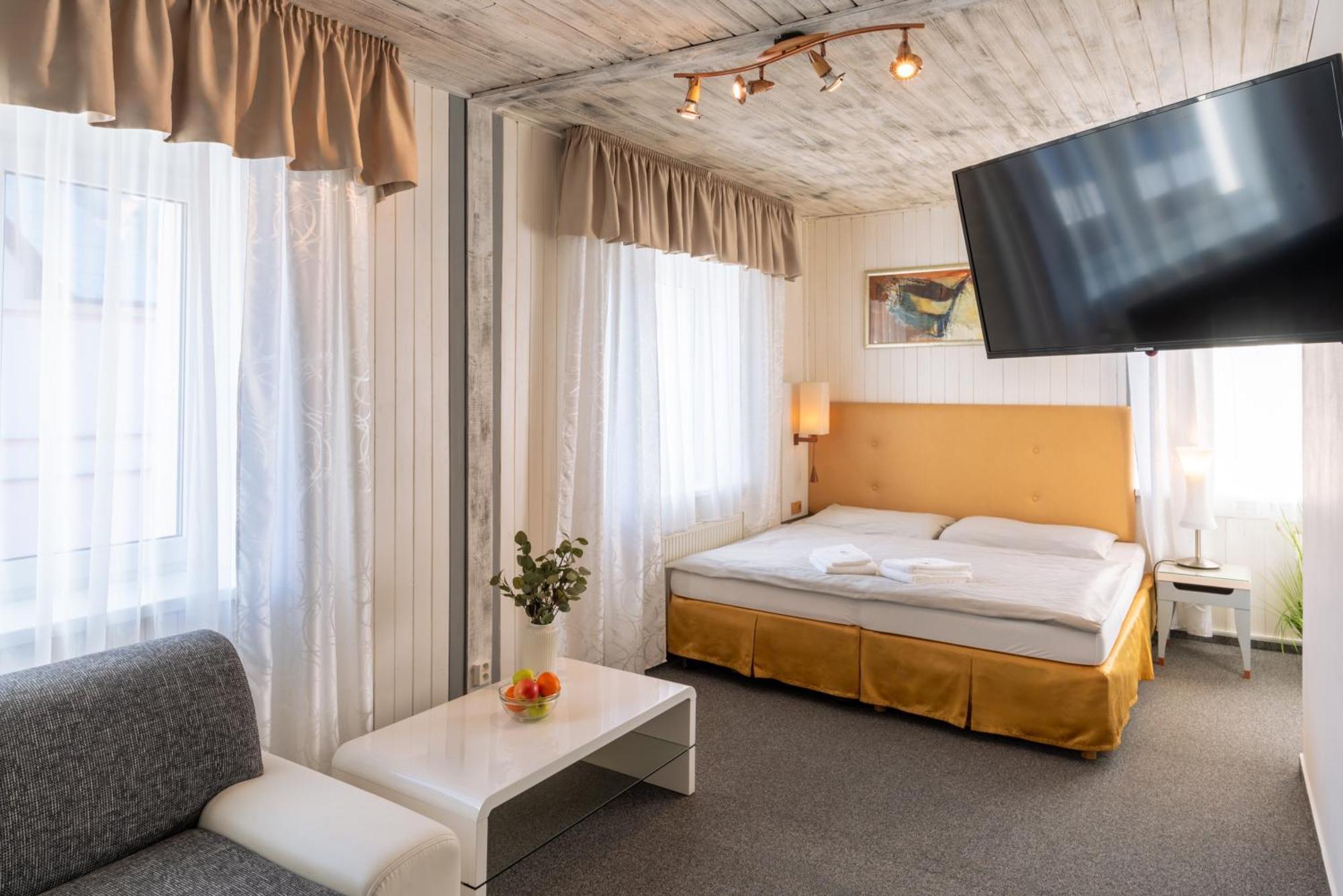 Hotel Schwarz Нове-Хамри Экстерьер фото