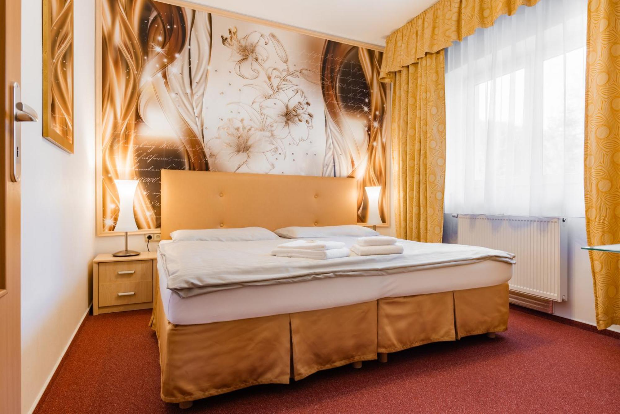Hotel Schwarz Нове-Хамри Экстерьер фото